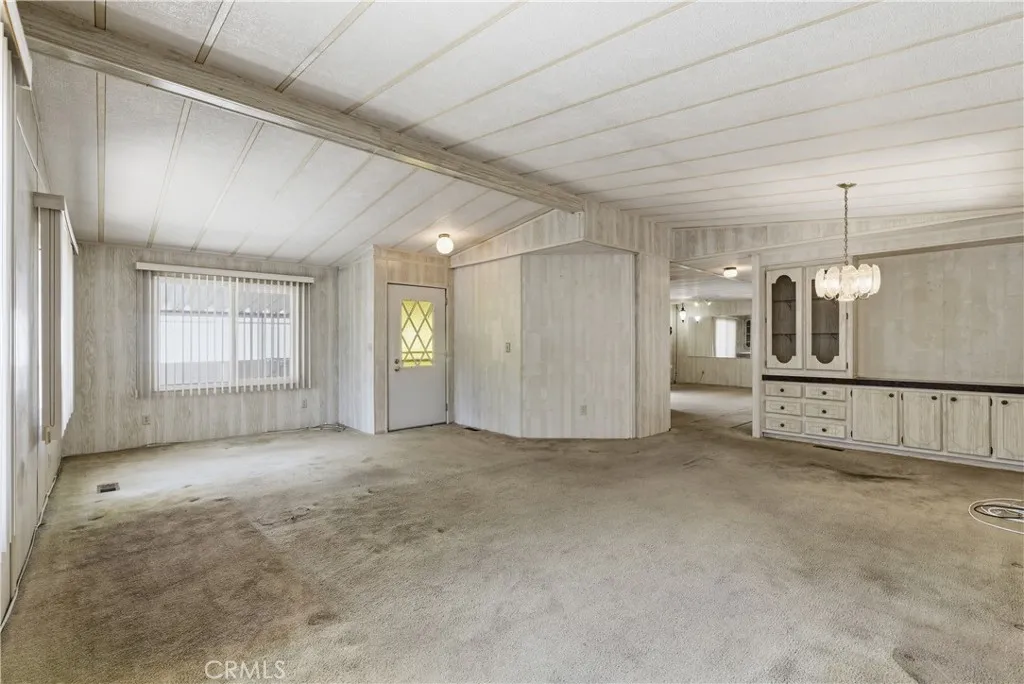 https://cdn.realtyfeed.com/cdn/127/306649562/2ae2a71e7522bc7380cc4e0eb2bed4bf.webp
