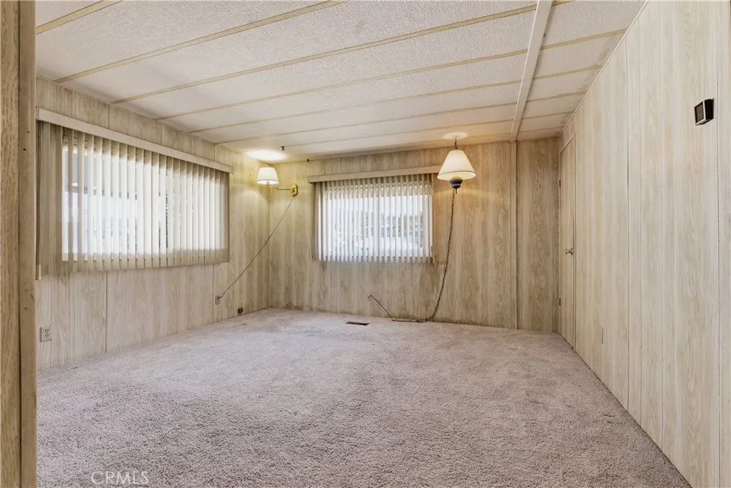 https://cdn.realtyfeed.com/cdn/127/306649562/667ca21f67742e1a0957c2ccd67751e5.webp