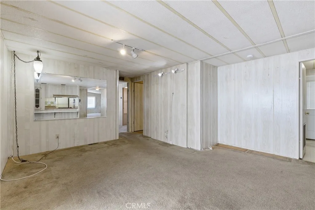 https://cdn.realtyfeed.com/cdn/127/306649562/79d562bf0d19c9a25bcd45936ee8ccc0.webp