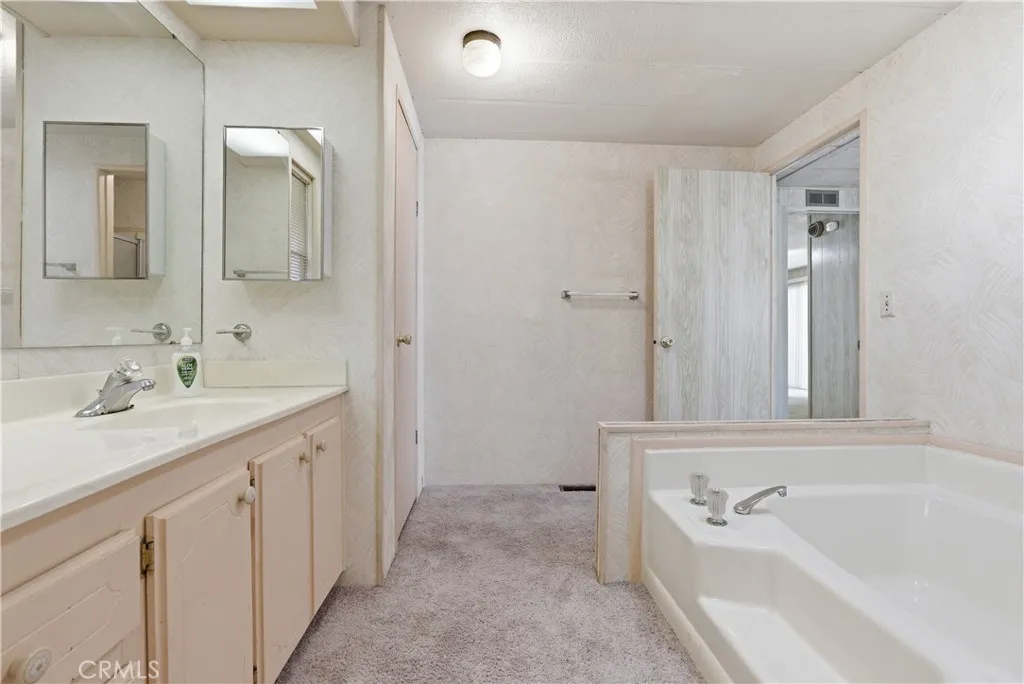 https://cdn.realtyfeed.com/cdn/127/306649562/ab84b8b13525d3c61f7efffd464d33d6.webp