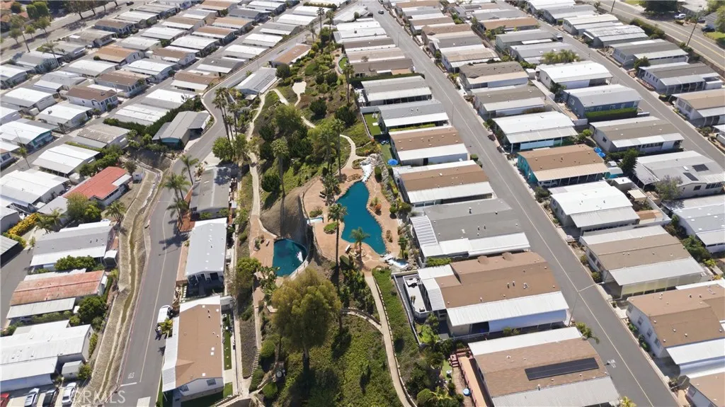 https://cdn.realtyfeed.com/cdn/127/306649562/b1c0882a13ffc0cfaadc06e210660fe2.webp