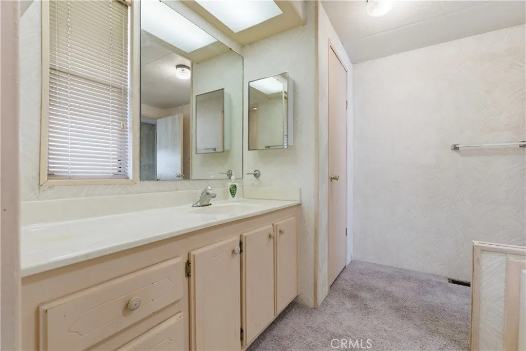 https://cdn.realtyfeed.com/cdn/127/306649562/c3d28d0fcfa58dd6bd6dc5facd9c20fa.webp