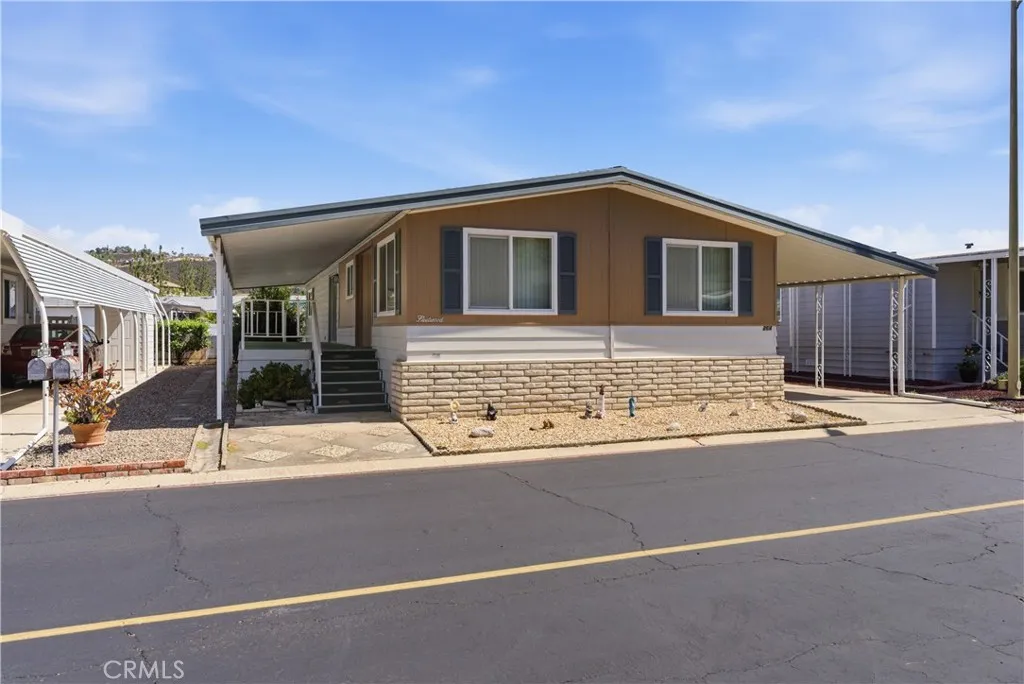 https://cdn.realtyfeed.com/cdn/127/306649562/ca943e0c8ac7e0b50a49859cafae89a7.webp