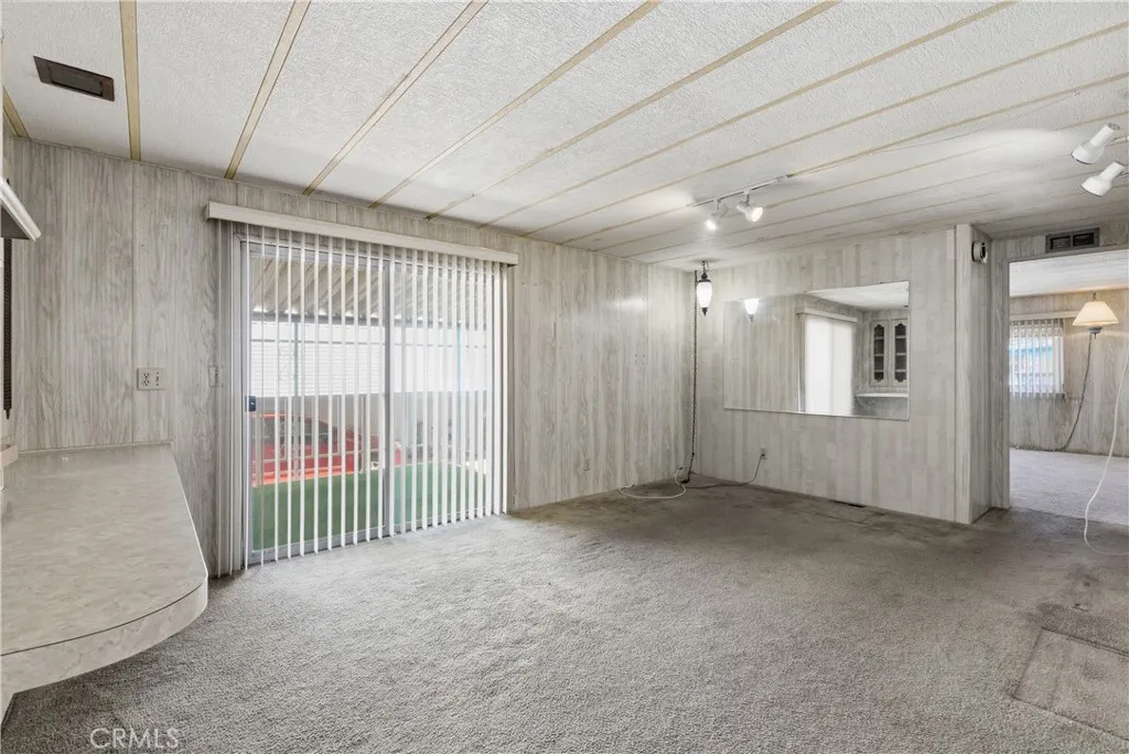 https://cdn.realtyfeed.com/cdn/127/306649562/d51d58d3498ea623a99f33d2960cc98e.webp