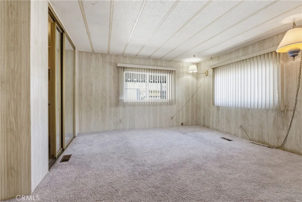 https://cdn.realtyfeed.com/cdn/127/306649562/f2ae4cf96460b09b5ef6012595726955.webp