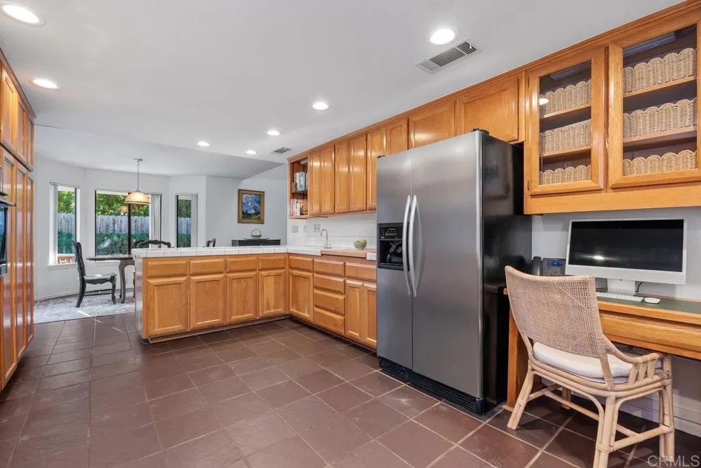 https://cdn.realtyfeed.com/cdn/127/306649597/04b90a1b0d29217765003de3153cafde.webp