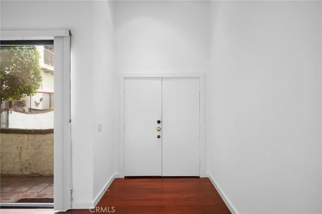 300 N Isabel Street Unit 10, Glendale, CA 91206 - Photo 4 of 31, Glendale, CA