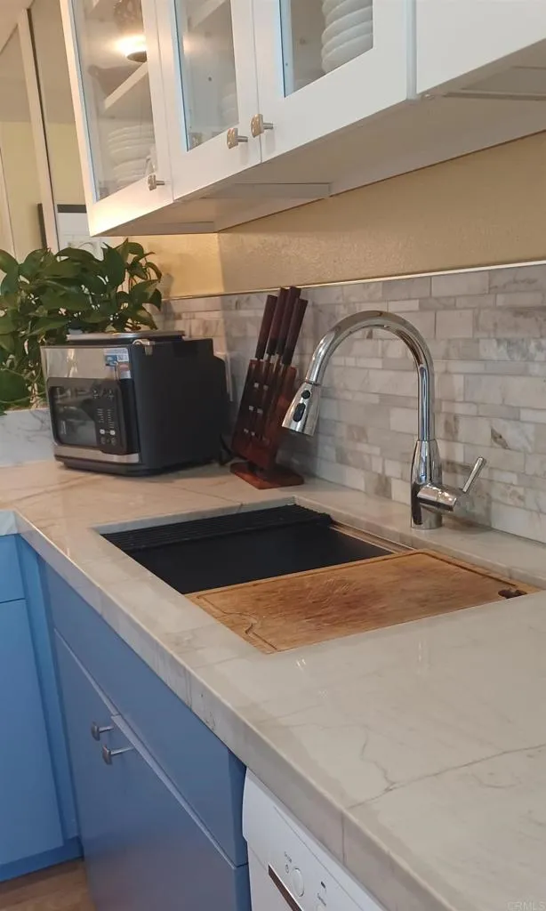 https://cdn.realtyfeed.com/cdn/127/306649701/675688bd98723c57f6a93a97d4a82edc.webp
