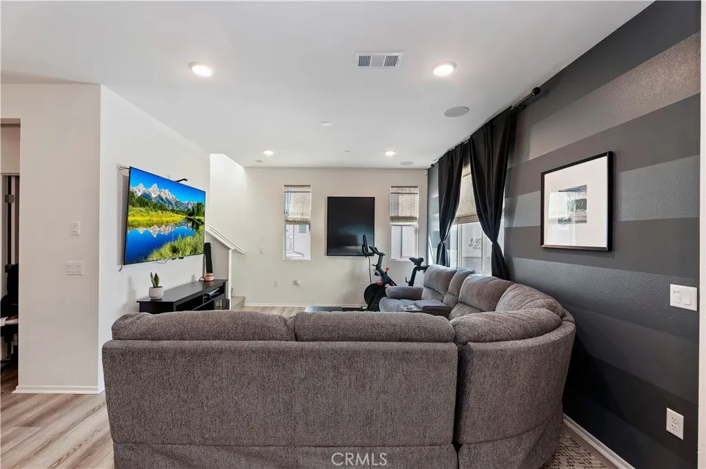 https://cdn.realtyfeed.com/cdn/127/306649775/64557666c4f1fd2d56cce2fdef47cdff.webp