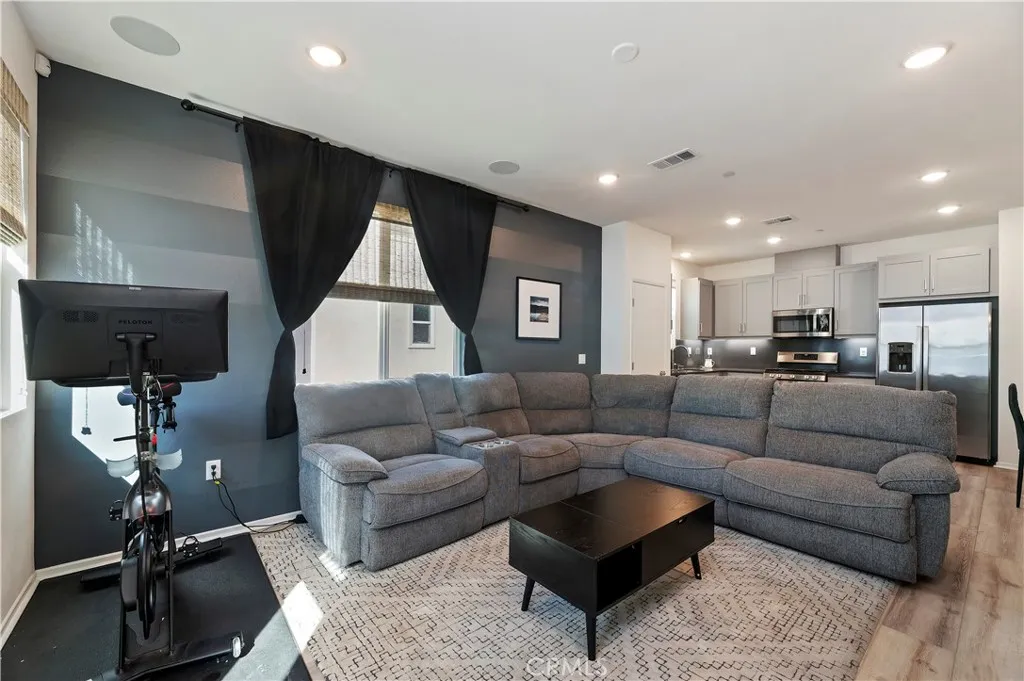 https://cdn.realtyfeed.com/cdn/127/306649775/787ee3a15511a1d1c20a29ddf9839103.webp