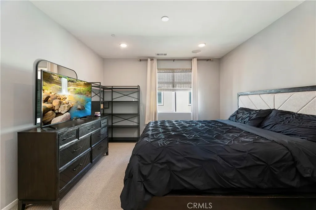 https://cdn.realtyfeed.com/cdn/127/306649775/802204419ad5b258770023d7ef0f36c6.webp
