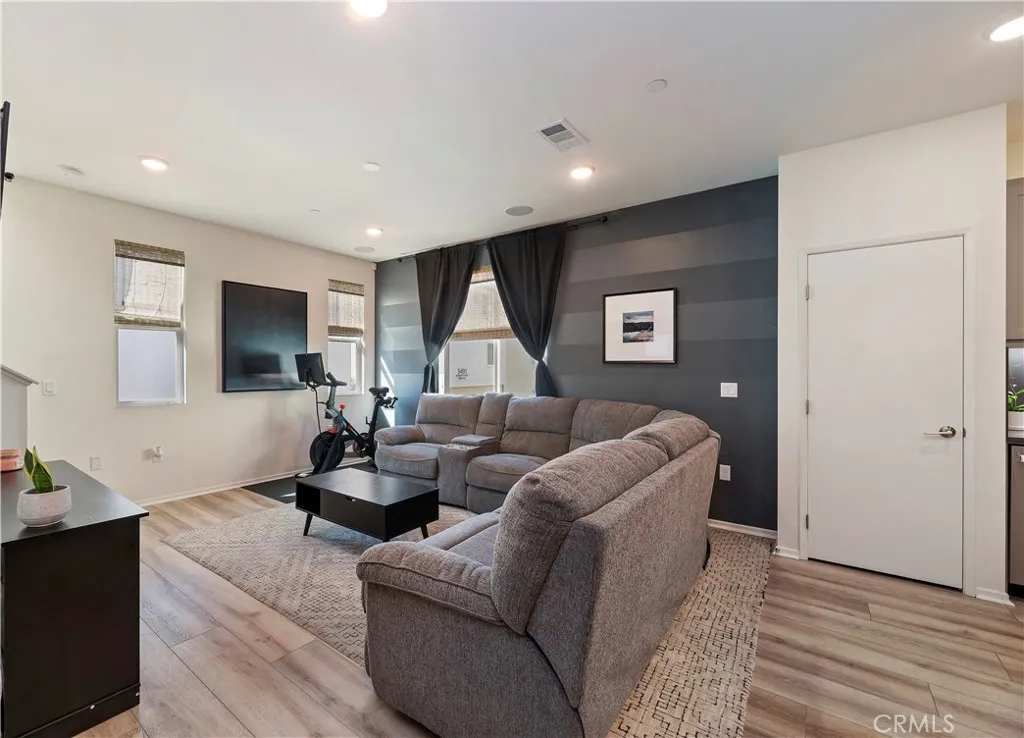 https://cdn.realtyfeed.com/cdn/127/306649775/eabb30fe7800276f9fb583b7d67bd8e3.webp