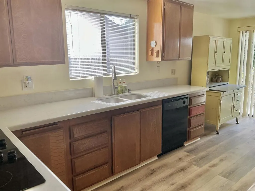 https://cdn.realtyfeed.com/cdn/127/306649799/7da2311edaa1c2535001431b5f2bf87d.webp