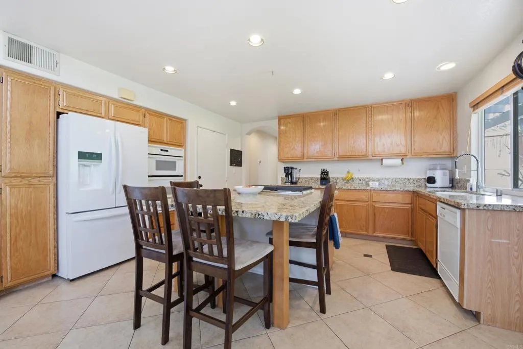 https://cdn.realtyfeed.com/cdn/127/306649816/7b0bd3d5ff5cfcd5b7a0356c96d3137d.webp