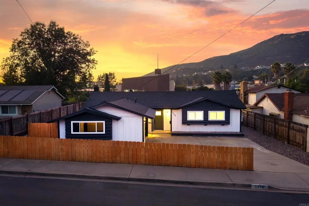 https://cdn.realtyfeed.com/cdn/127/306649873/664a47ffd772b64707e4061774276ab7.webp