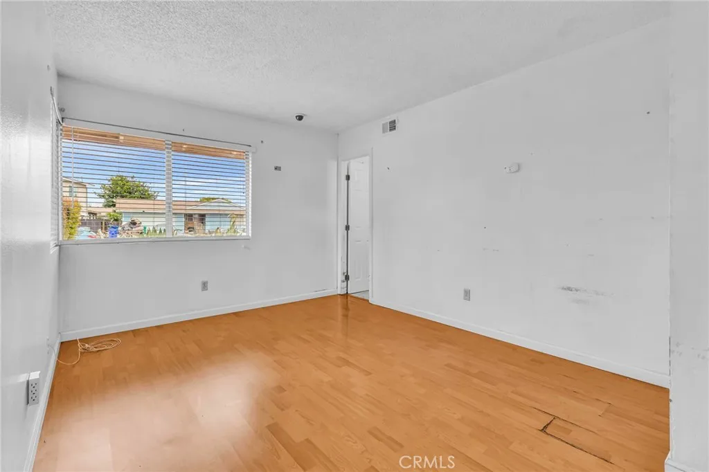https://cdn.realtyfeed.com/cdn/127/306649876/cb8305f1f1009d318658e51ad813a6e9.webp
