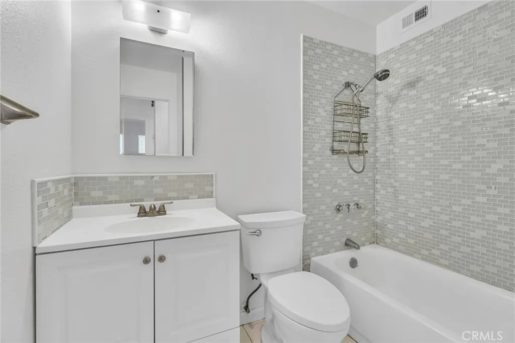 https://cdn.realtyfeed.com/cdn/127/306649876/f9c09585a9d6408af1b86aee67c91aa8.webp