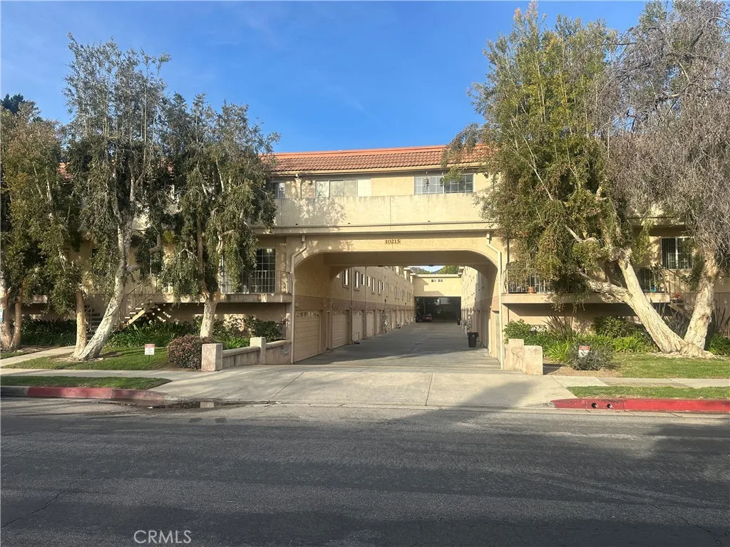 10215 Variel Ave #11