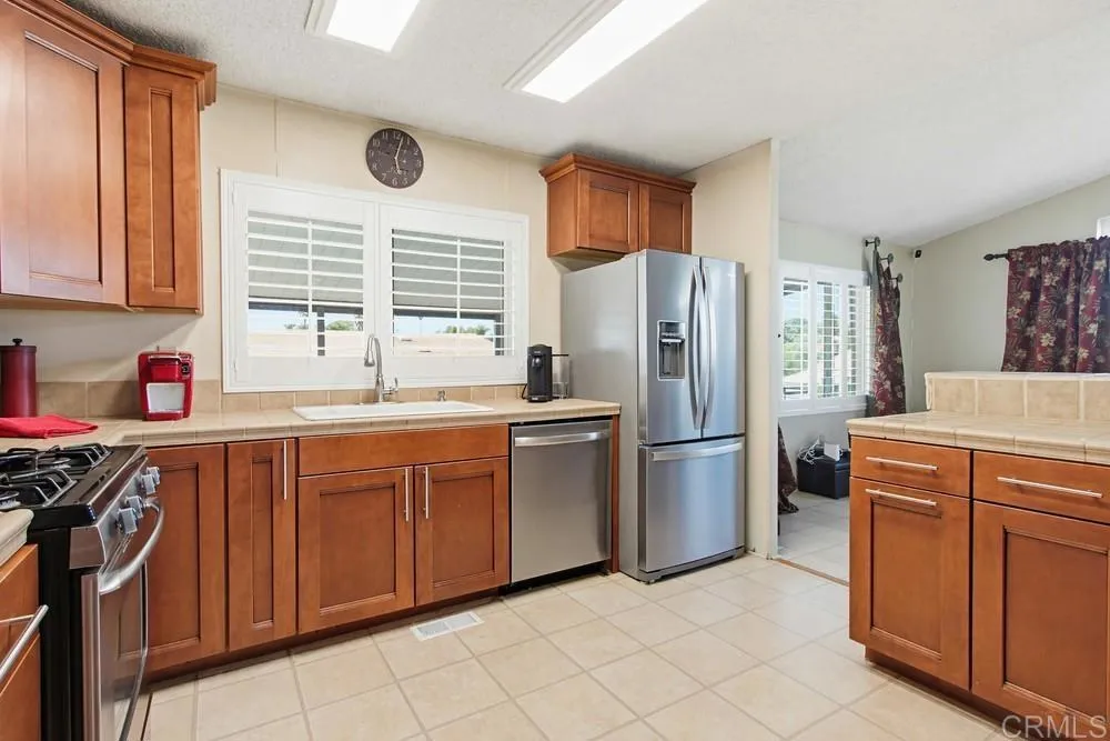 https://cdn.realtyfeed.com/cdn/127/306649968/28bdb18036f7bfd1b15c49b4adeecf34.webp