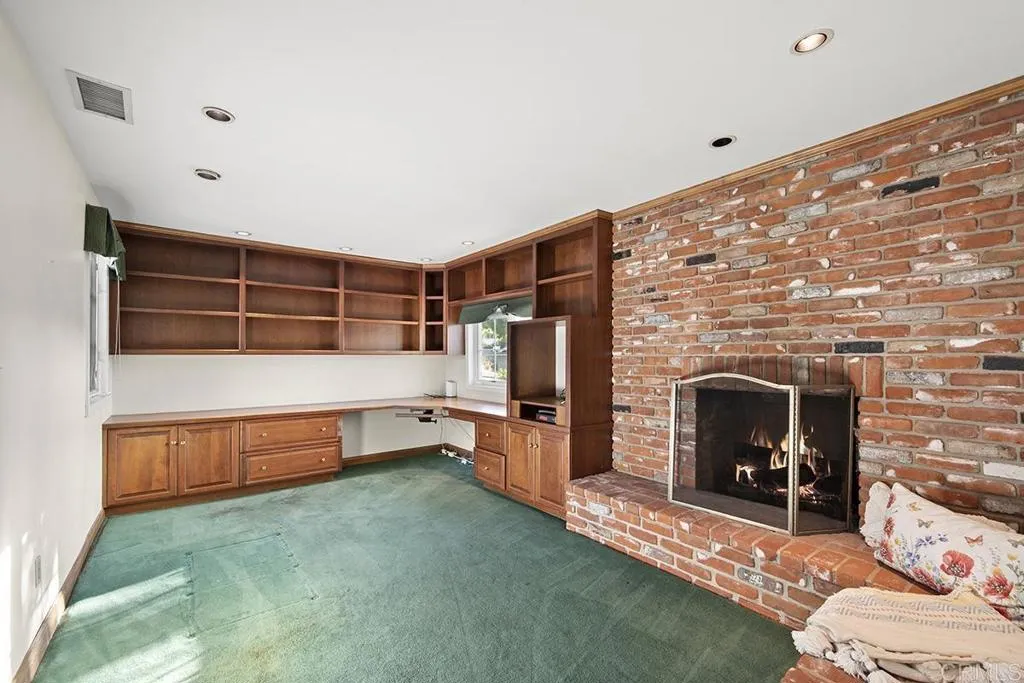 https://cdn.realtyfeed.com/cdn/127/306650032/22a9c70642c7a9d2367844e99a420b63.webp