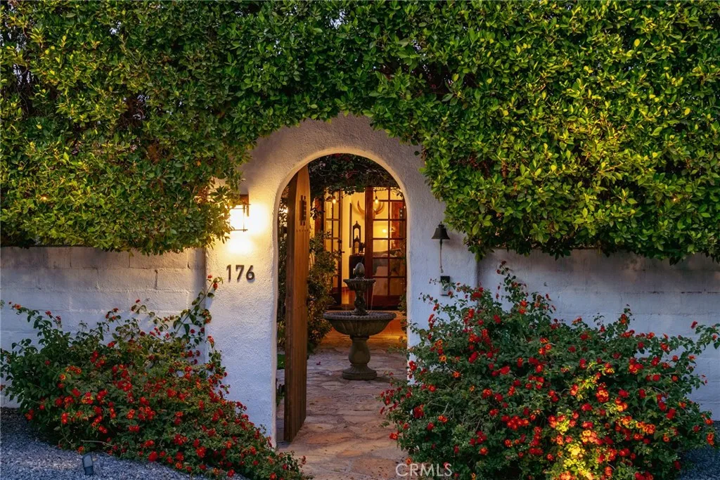 176 W Crestview, Palm Springs, CA 92264 - Photo 4 of 39, Palm Springs, CA