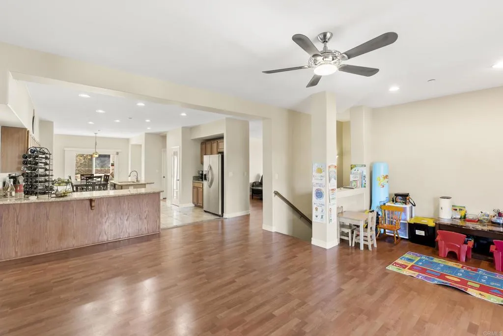 https://cdn.realtyfeed.com/cdn/127/306650044/379af60f7b82412df67dfbd3c338a591.webp