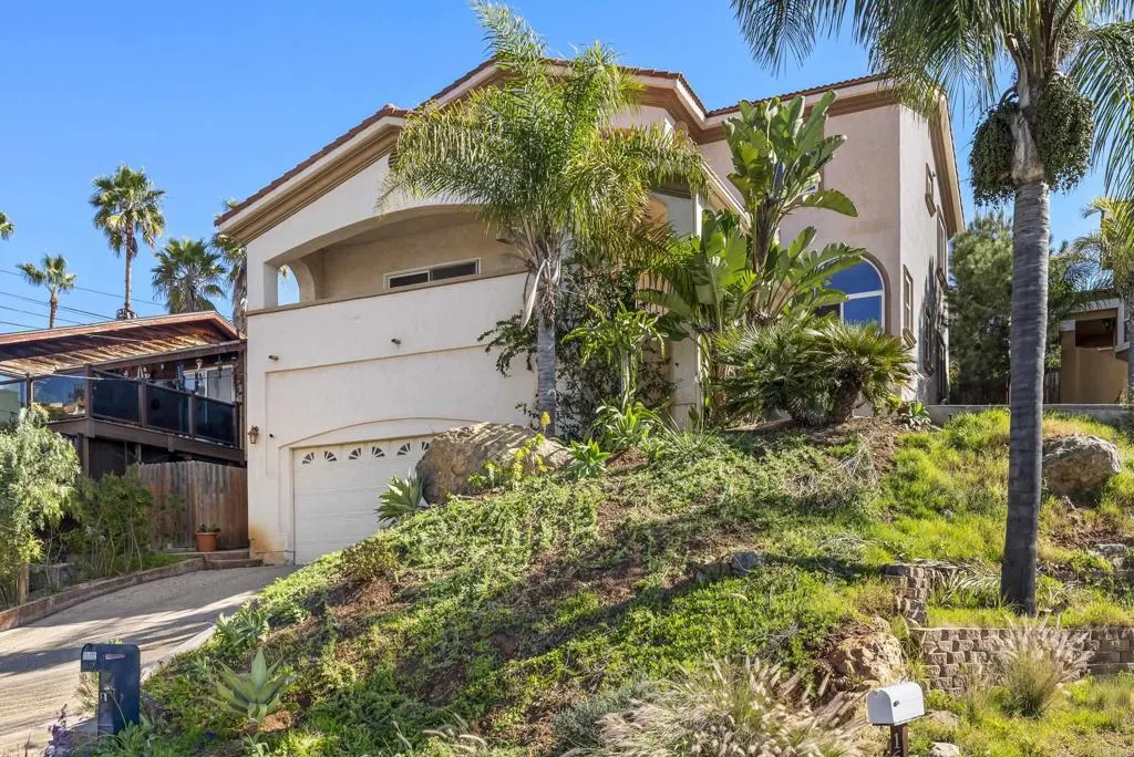 https://cdn.realtyfeed.com/cdn/127/306650044/461df136eee320907678773298a5f091.webp