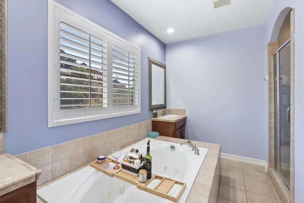 https://cdn.realtyfeed.com/cdn/127/306650044/66fa178607d11c5348937d99aaebc165.webp
