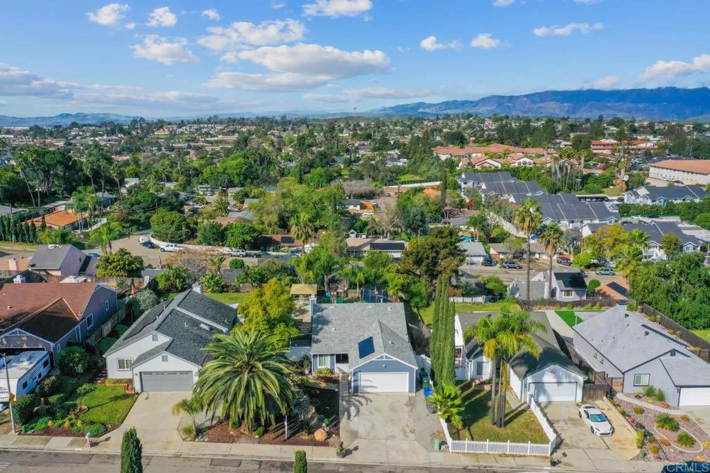 https://cdn.realtyfeed.com/cdn/127/306650100/3107c36bbf7f9750f18bdcdb4f2470c1.webp