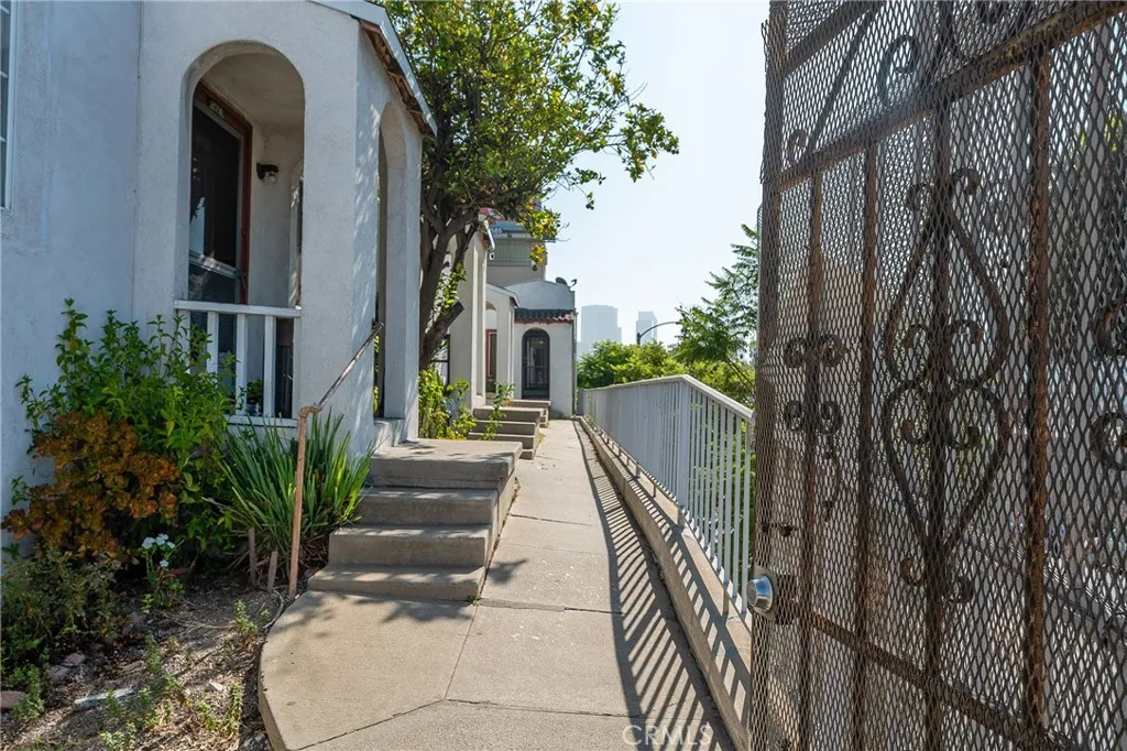 272 S Burlington Avenue, Los Angeles, CA 90057 - Photo 5 of 25, Los Angeles, CA