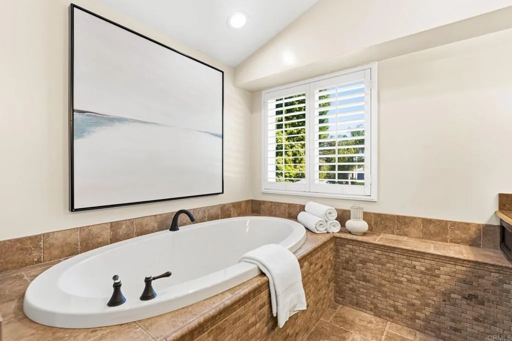 https://cdn.realtyfeed.com/cdn/127/306650161/a6c24f55c175184887daec9f4264667d.webp