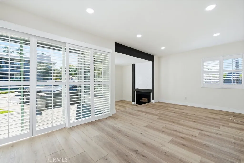 16852 Pacific Coast Highway Unit 104, Huntington Beach, CA 92649 - Photo 3 of 19, Huntington Beach, CA