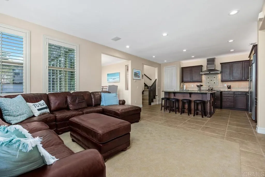 https://cdn.realtyfeed.com/cdn/127/306650470/5f98cde2bb052905861ec71da793d5bf.webp