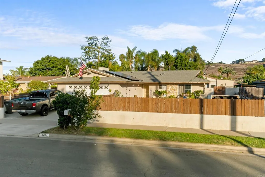 https://cdn.realtyfeed.com/cdn/127/306650690/7bd8755f06e9f1e78674e9f0fd3843cd.webp
