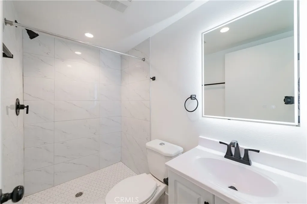 1596 W 36th Street, Los Angeles, CA 90018 - Photo 5 of 11, Los Angeles, CA