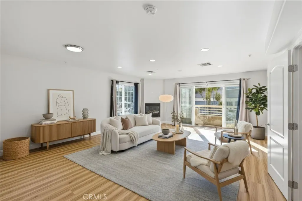 1133 S Hoover Unit 416, Los Angeles, CA 90006 - Main photo, Los Angeles, CA