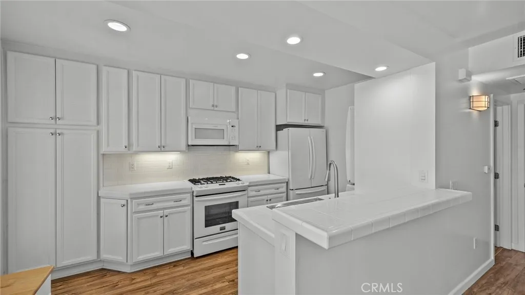 114 Roycroft Ave Unit A, Long Beach, CA 90803 - Photo 5 of 20, Long Beach, CA