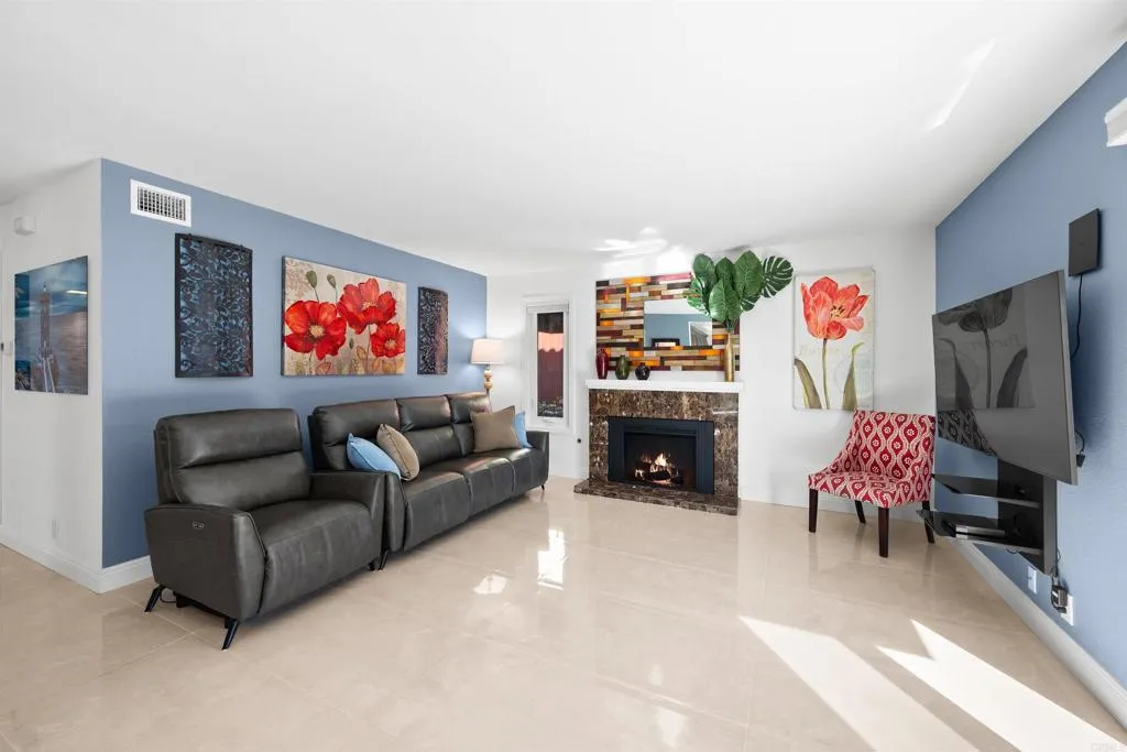https://cdn.realtyfeed.com/cdn/127/306650927/1adb3141599a78bb1e0ffd80e6b8011a.webp