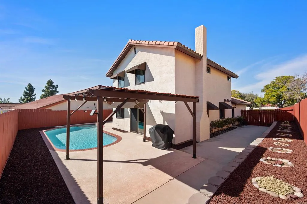 https://cdn.realtyfeed.com/cdn/127/306650927/1b373e1af7adcc9457bb49465420c638.webp