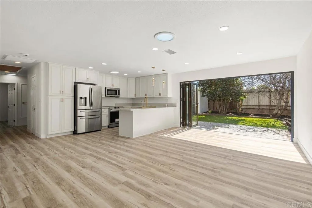 https://cdn.realtyfeed.com/cdn/127/306650959/dc3a6b8df5f2280117fb961962a868d3.webp