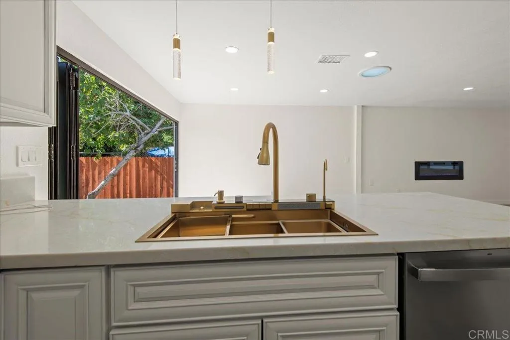 https://cdn.realtyfeed.com/cdn/127/306650959/e697fca1993e3c073e7cf882d3a8e038.webp