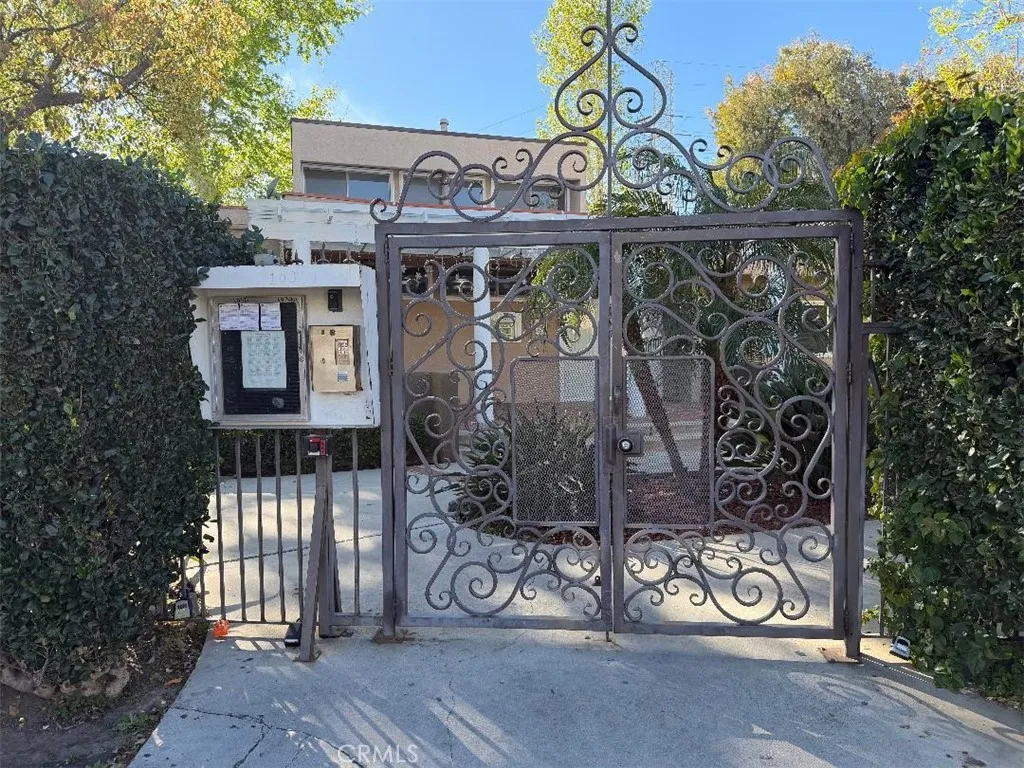 10331 Lindley Avenue 105