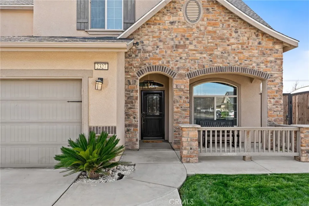2327 N Elm