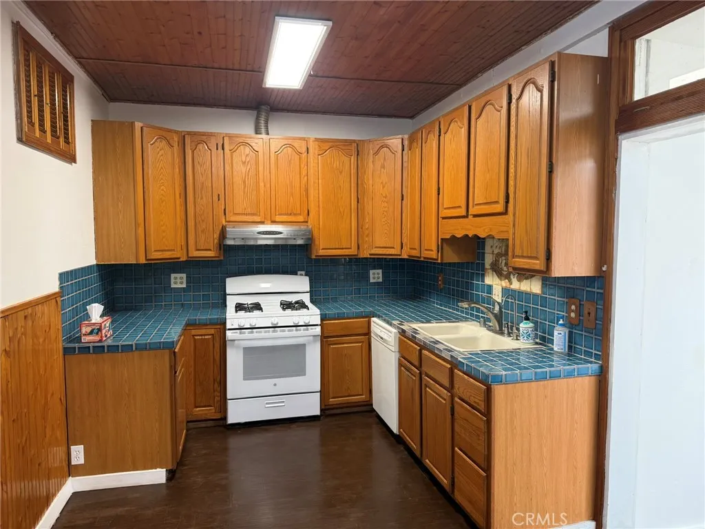 260 E South Street, Long Beach, CA 90805 - Photo 4 of 11, Long Beach, CA