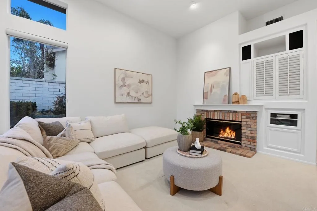 https://cdn.realtyfeed.com/cdn/127/306651264/444f9fe9ff1809f47dfa386a70f1595b.webp