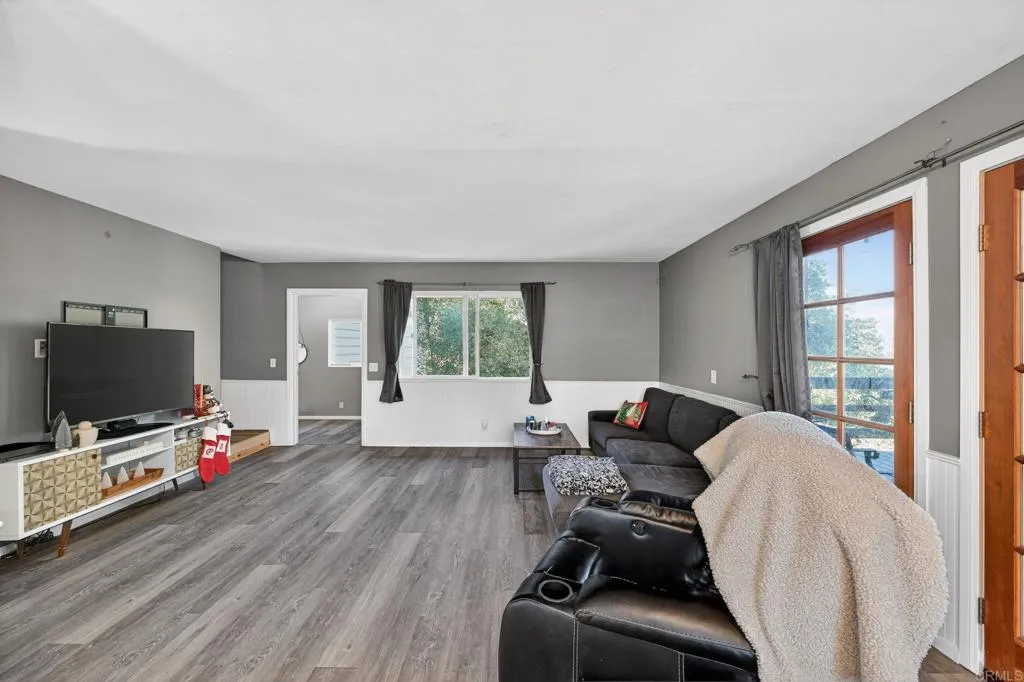 https://cdn.realtyfeed.com/cdn/127/306651360/f6dd2aaf268266cb78208397b2963dde.webp