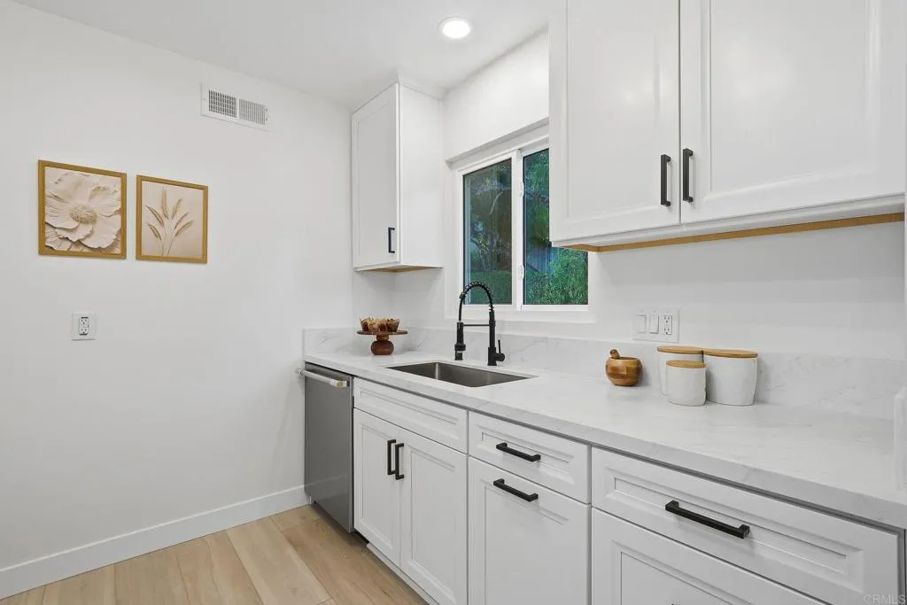 https://cdn.realtyfeed.com/cdn/127/306651389/26d3e182d86d2099076a74340c66c879.webp