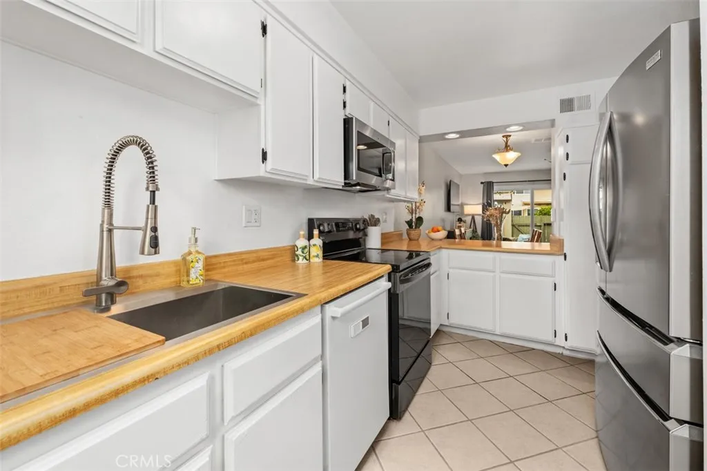 https://cdn.realtyfeed.com/cdn/127/306651391/741be980ad20de48e3f76cefcd988159.webp