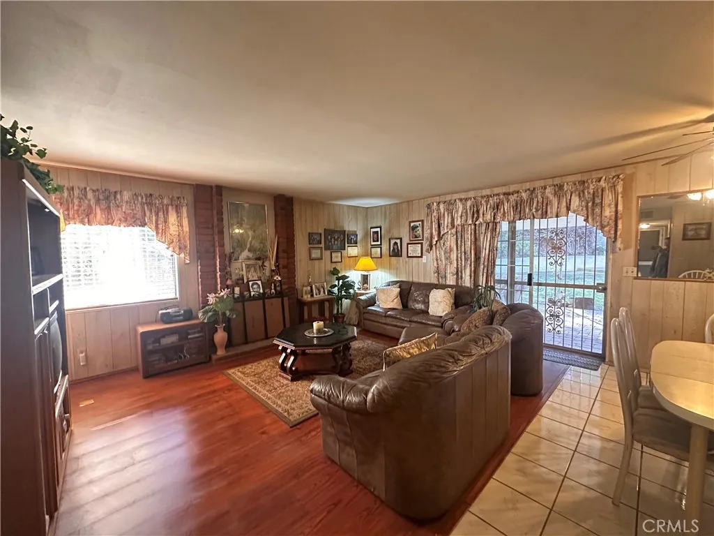 https://cdn.realtyfeed.com/cdn/127/306651498/97558ab041194cb2275664065b8f79fa.webp