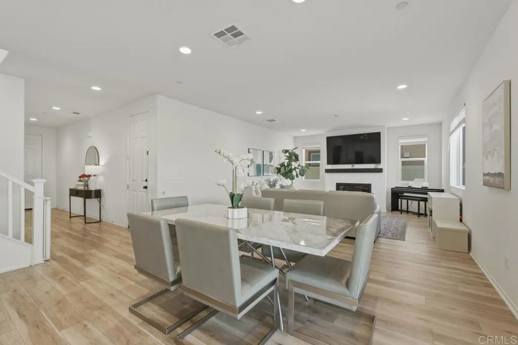 https://cdn.realtyfeed.com/cdn/127/306651549/1014c416f10b63c1ae1f611c952dde61.webp